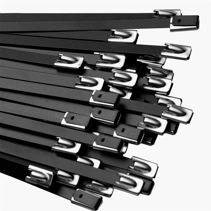 Mustast metallist tõmblukud