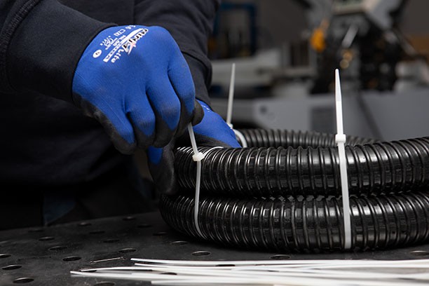 Self-locking cable ties Self-locking cable ties